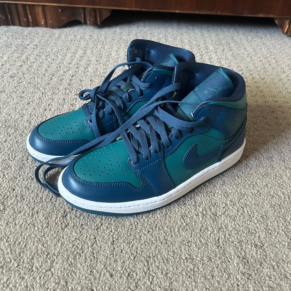 NEVER WORN Women’s Nike Air Jordan 1